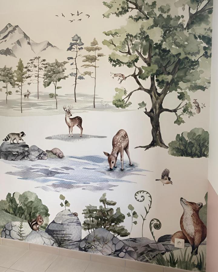 Je sublime vos espaces avec des peintures décoratives uniques.