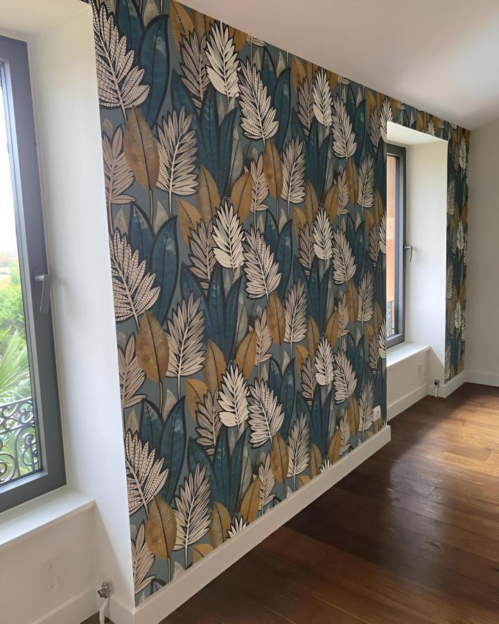 Je transforme vos espaces en créant des décors personnalisés.